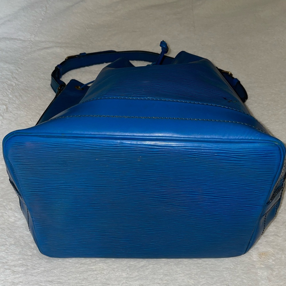 Louis Vuitton Epi Noe Bucket Bag in Blue‎ with Drawstring - Picture 2 of 12